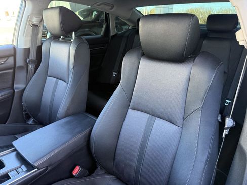 Used 2019 Honda Accord EX image 17