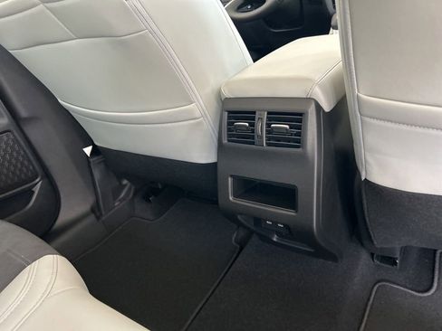 New 2025 Mitsubishi Outlander SE image 28