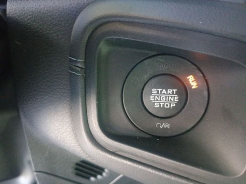 Used 2025 Jeep Wrangler Unlimited Rubicon image 31