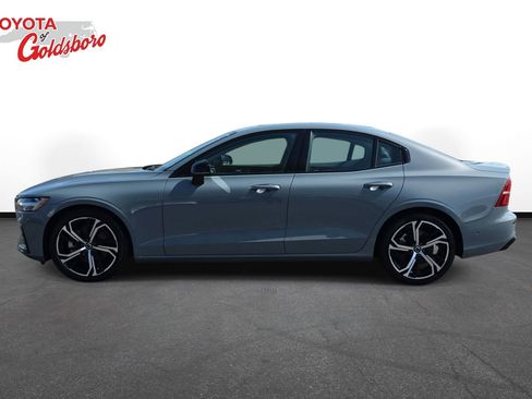Used 2024 Volvo S60 B5 Plus image 8