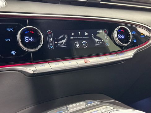 Used 2022 Genesis GV70 3.5T Sport w/ Sport Prestige Package AWD/4WD image 16