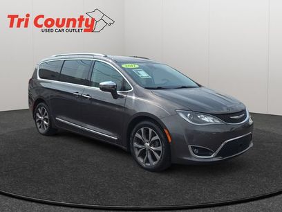 Used 2017 Chrysler Pacifica Limited w/ Advanced Safetytec Group