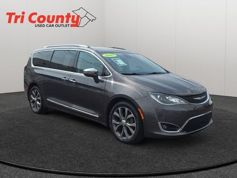 Used 2017 Chrysler Pacifica Limited w/ Advanced Safetytec Group FWD image 1
