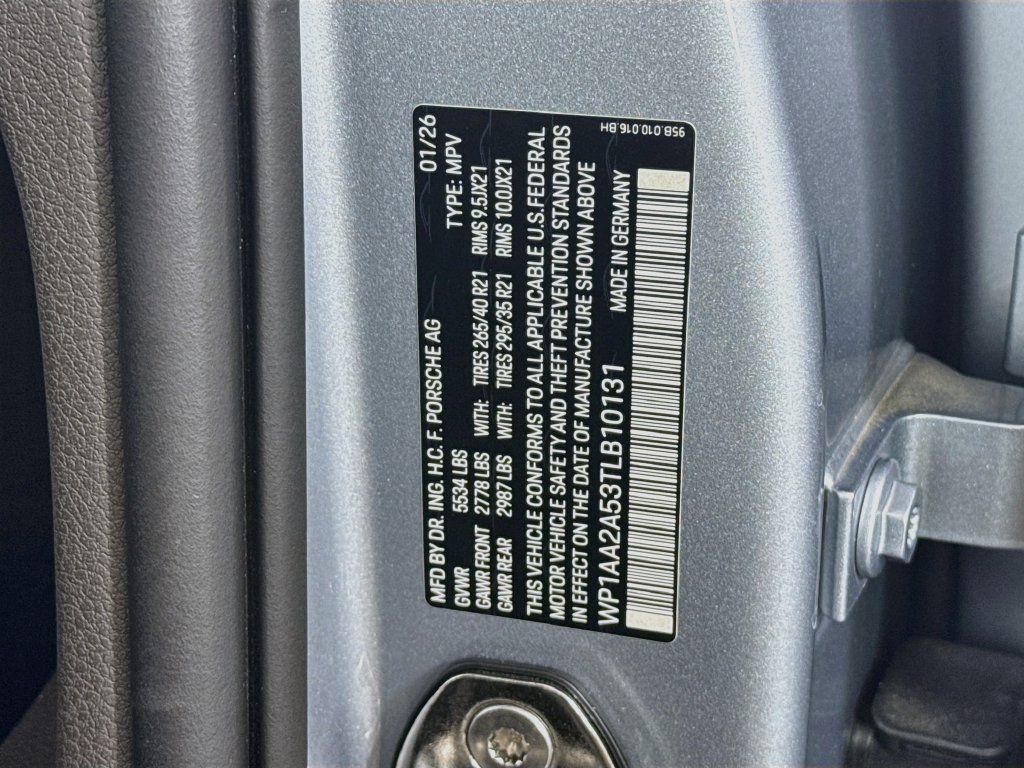 Certified 2026 Porsche Macan AWD/4WD image 32