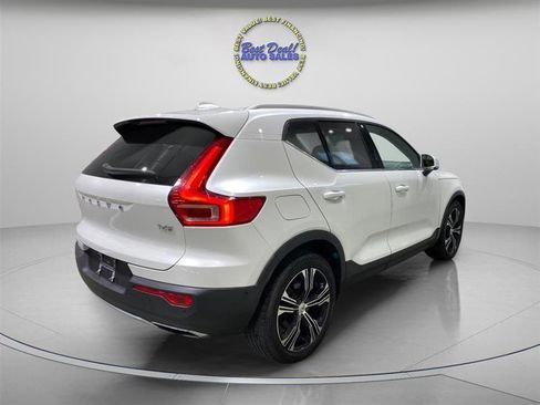 Used 2019 Volvo XC40 T4 Inscription FWD image 5