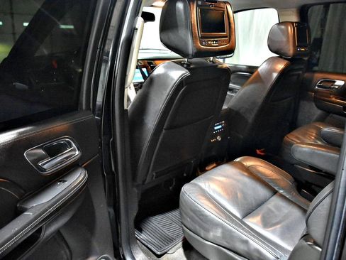 Used 2013 Cadillac Escalade ESV Platinum AWD/4WD image 19