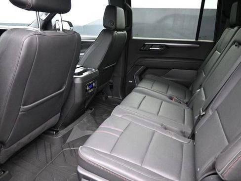Used 2025 Chevrolet Suburban RST w/ Comfort Package AWD/4WD image 16