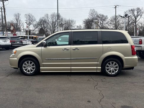 Used 2012 Chrysler Town & Country Touring-L w/ Trailer Tow Group image 5