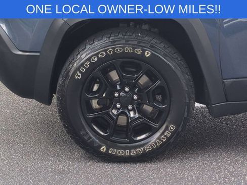 Used 2019 Jeep Cherokee Trailhawk w/ Cold Weather Group AWD/4WD image 10