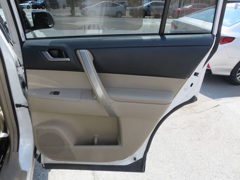 Used 2013 Toyota Highlander SE AWD/4WD image 29