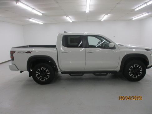 Used 2024 Nissan Frontier PRO-4X w/ Technology Package AWD/4WD image 8