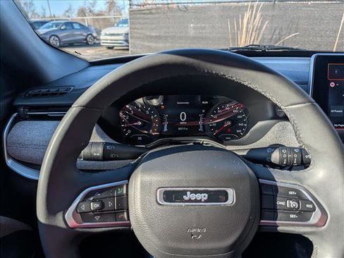 Used 2024 Jeep Compass Latitude image 34