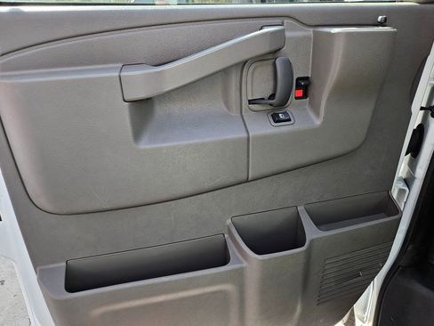 Used 2024 GMC Savana 2500 w/ Driver Convenience Package image 16
