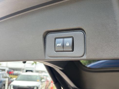 Used 2025 Nissan Rogue SV FWD image 23