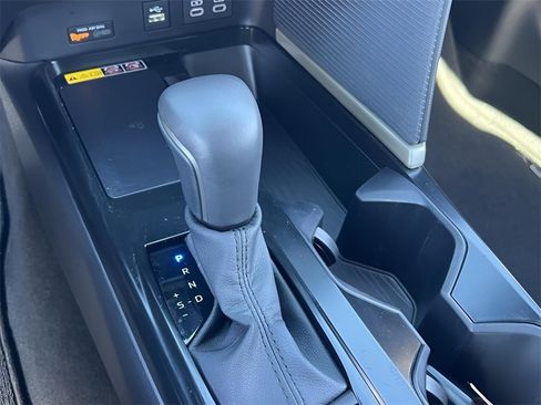 Certified 2025 Toyota Camry Hybrid image 22