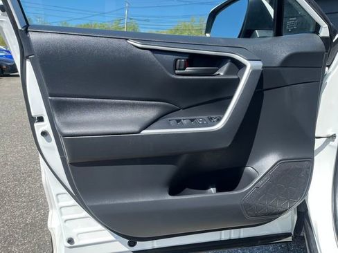 Used 2021 Toyota RAV4 SE w/ Weather & Moonroof Package AWD/4WD image 20