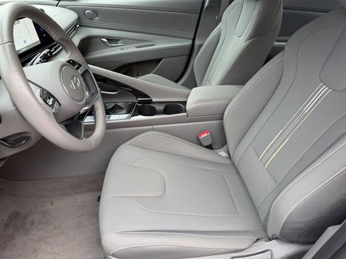 Used 2025 Hyundai Elantra SEL FWD image 10