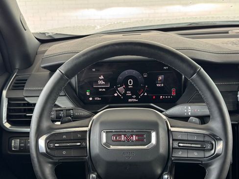 Used 2025 GMC Acadia Elevation image 35