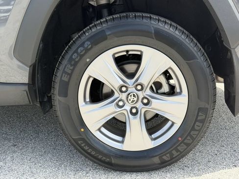 Used 2024 Toyota RAV4 XLE w/ Convenience Package FWD image 12