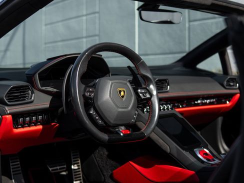 Used 2021 Lamborghini Huracan EVO image 5