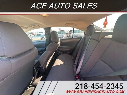 Used 2022 Toyota Corolla LE image 6