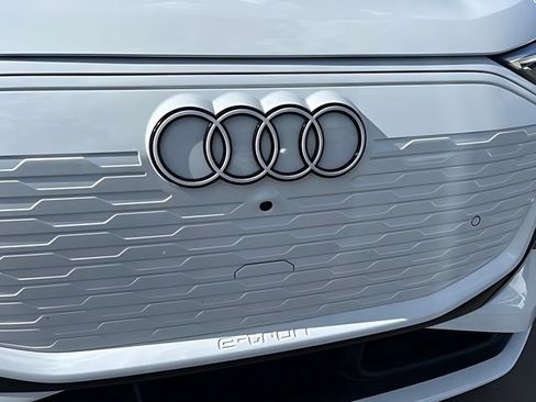 Used 2025 Audi Q6 e-tron Premium Plus w/ Premium Plus AWD/4WD image 9
