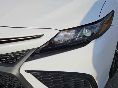 Used 2022 Toyota Camry SE image 7
