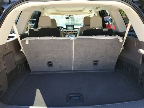 Used 2023 Lincoln Aviator 2WD w/ Premium Package image 6