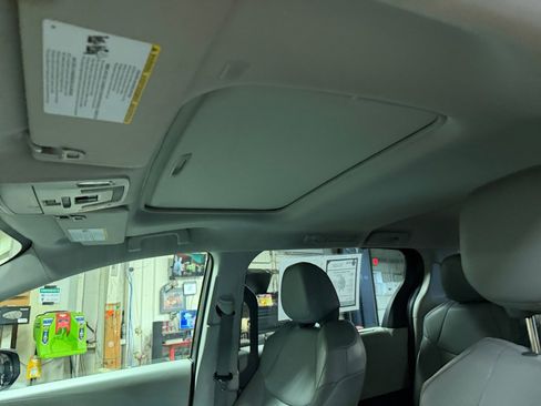 Certified 2024 Toyota Sienna XLE FWD image 25