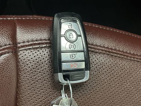 Used 2024 Ford Expedition Limited image 32