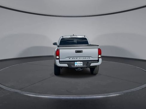 Used 2018 Toyota Tacoma TRD Sport AWD/4WD image 7