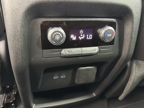 New 2025 GMC Acadia Elevation image 22