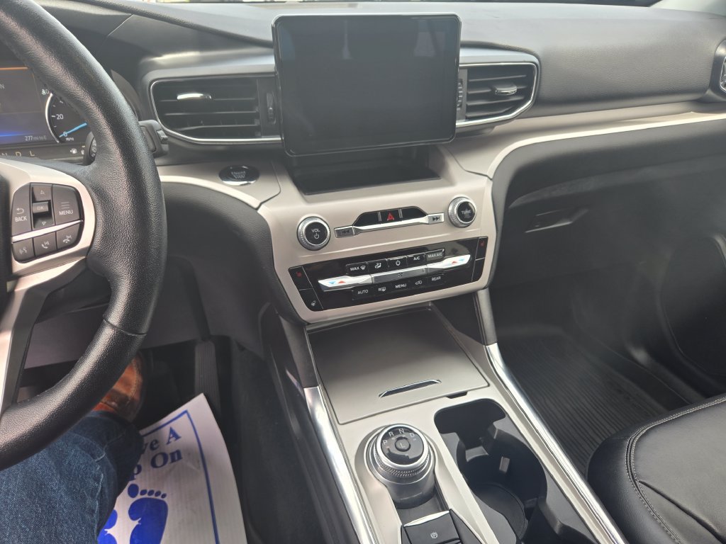 Used 2023 Ford Explorer XLT w/ Equipment Group 202A AWD/4WD image 10