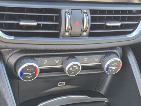 Used 2018 Alfa Romeo Giulia AWD image 20