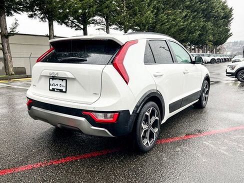 New 2025 Kia Niro EX Touring image 8
