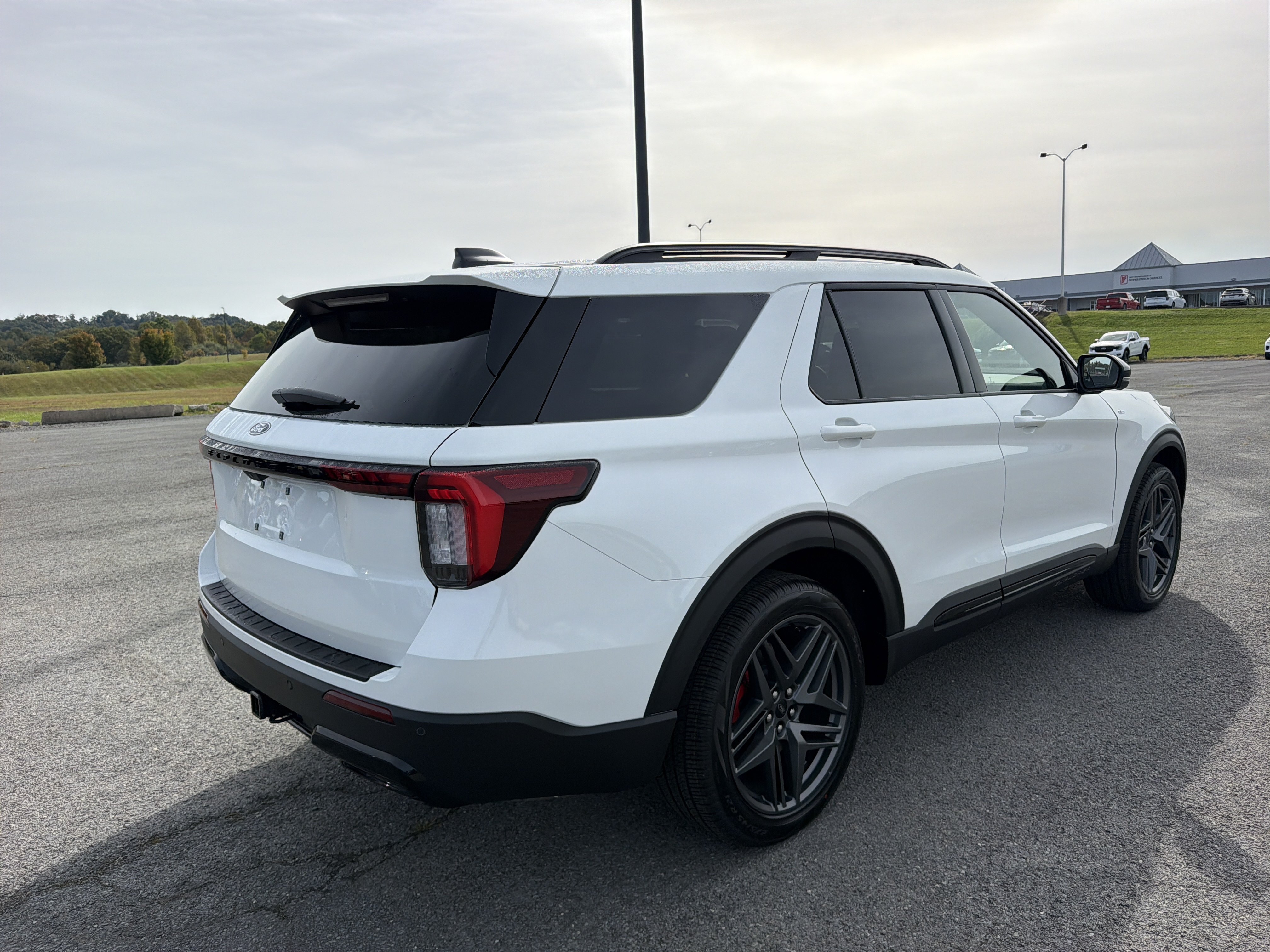 New 2027 Ford Explorer ST-Line w/ ST-Line Street Pack AWD/4WD image 4
