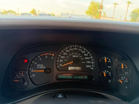 Used 2005 Chevrolet Silverado 2500 LT w/ Heavy-Duty Power Package AWD/4WD image 23