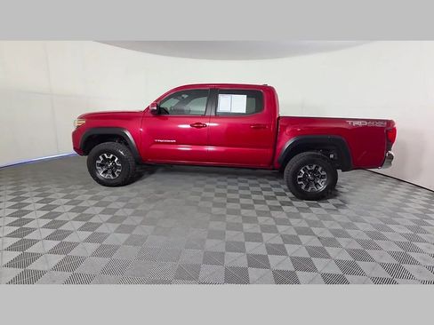 Used 2018 Toyota Tacoma TRD Off-Road AWD/4WD image 43