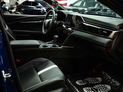 Used 2025 Toyota Camry SE image 13