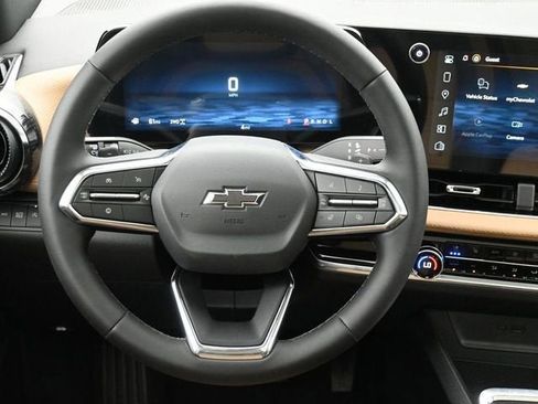 New 2026 Chevrolet Equinox ACTIV w/ Convenience Package III AWD/4WD image 24
