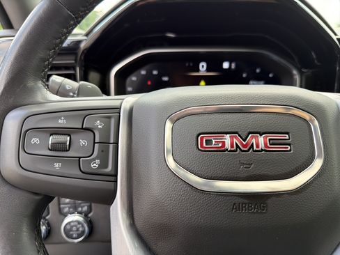 Used 2022 GMC Sierra 1500 SLT w/ SLT Convenience Package AWD/4WD image 30