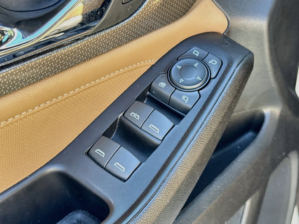 Used 2023 Chevrolet Traverse Premier FWD image 18