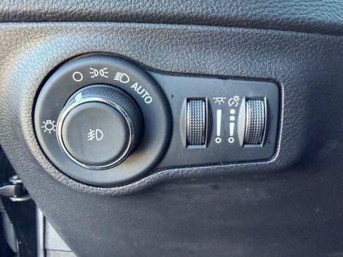 Used 2020 Jeep Compass Latitude FWD image 21