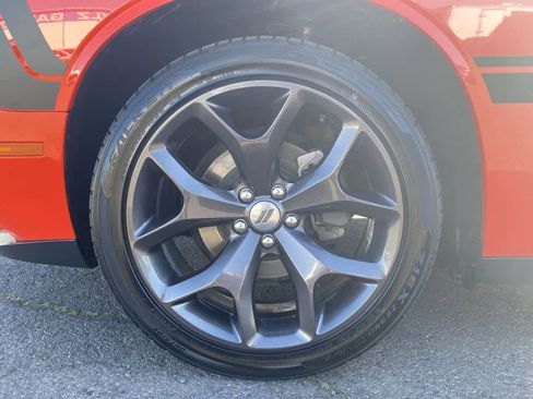 Used 2017 Dodge Challenger SXT image 10