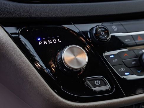 Used 2024 Chrysler Voyager LX image 24