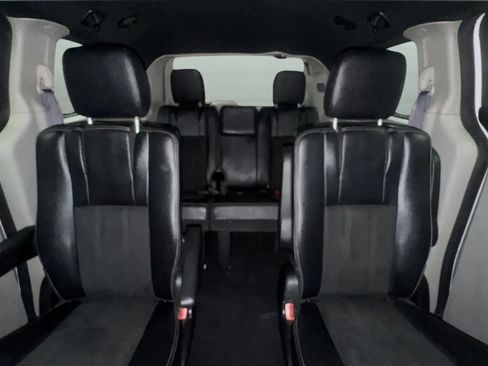 Used 2019 Dodge Grand Caravan SXT FWD image 18