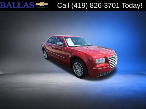 Used 2010 Chrysler 300 Touring Plus RWD image 2