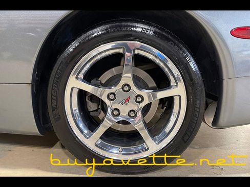 Used 2004 Chevrolet Corvette Coupe w/ Roof Package image 10