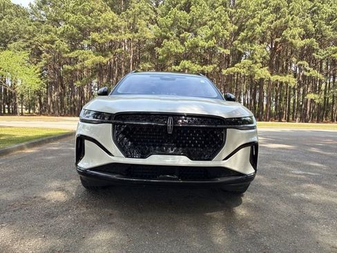 Used 2025 Lincoln Nautilus Reserve w/ Jet Appearance Package image 8