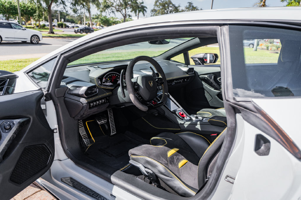 Used 2020 Lamborghini Huracan EVO RWD image 21